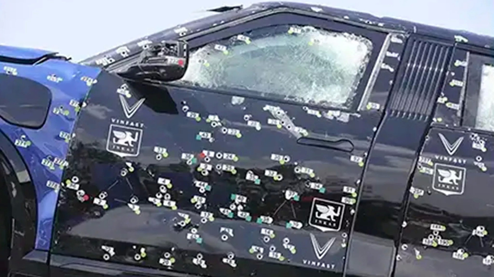 Βιετναμέζικο ηλεκτρικό SUV αντέχει σε 400 σφαίρες και 2 χειροβομβίδες